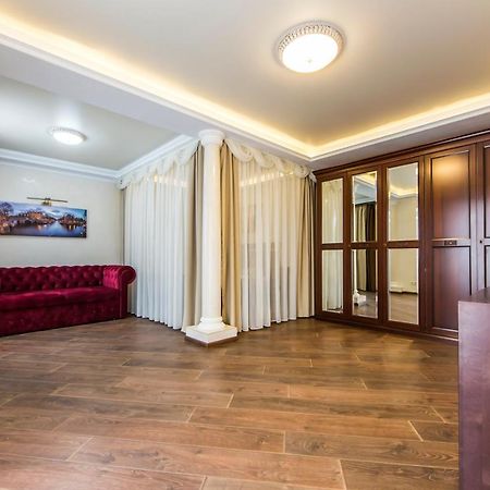 Шикарная Квартира Возле Костёла В Центре Κίεβο Εξωτερικό φωτογραφία