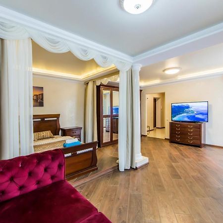 Шикарная Квартира Возле Костёла В Центре Κίεβο Εξωτερικό φωτογραφία